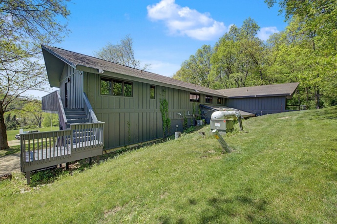 11620 Charles, MOUNT CARROLL, Illinois 61053, 5 Bedrooms Bedrooms, ,5 BathroomsBathrooms,House,For Sale,Charles,202602795