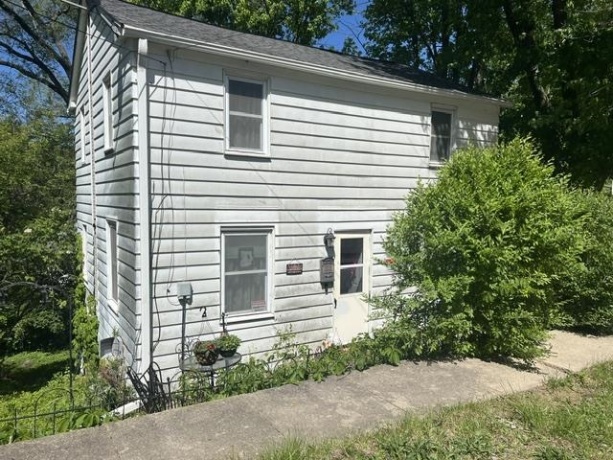 208 Carroll, MOUNT CARROLL, Illinois 61053, 1 Bedroom Bedrooms, ,1 BathroomBathrooms,House,For Sale,Carroll,202602798