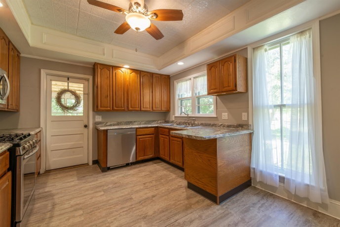 916 Stephenson, FREEPORT, Illinois 61032, 4 Bedrooms Bedrooms, ,3 BathroomsBathrooms,House,For Sale,Stephenson,202602802