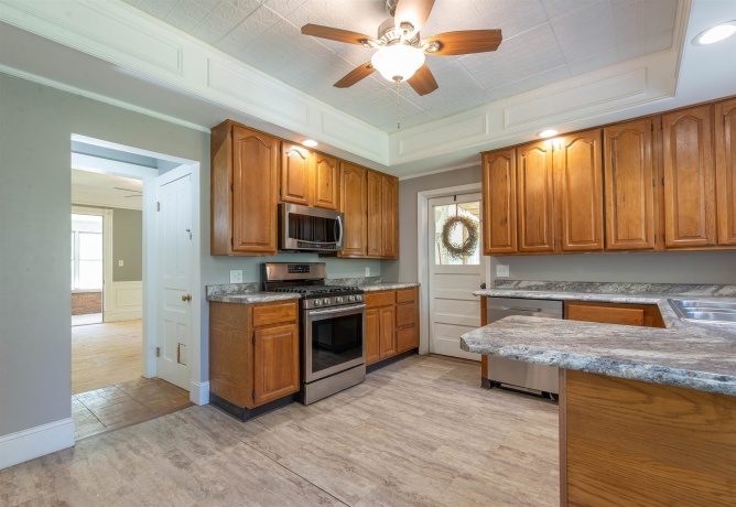916 Stephenson, FREEPORT, Illinois 61032, 4 Bedrooms Bedrooms, ,3 BathroomsBathrooms,House,For Sale,Stephenson,202602802