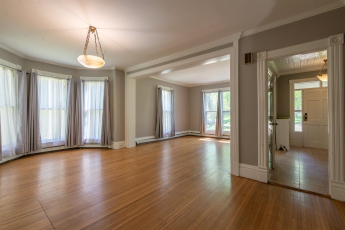 916 Stephenson, FREEPORT, Illinois 61032, 4 Bedrooms Bedrooms, ,3 BathroomsBathrooms,House,For Sale,Stephenson,202602802