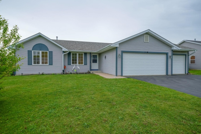192 Prairie Moon, DAVIS JUNCTION, Illinois 61020, 3 Bedrooms Bedrooms, ,2 BathroomsBathrooms,House,For Sale,Prairie Moon,202602818