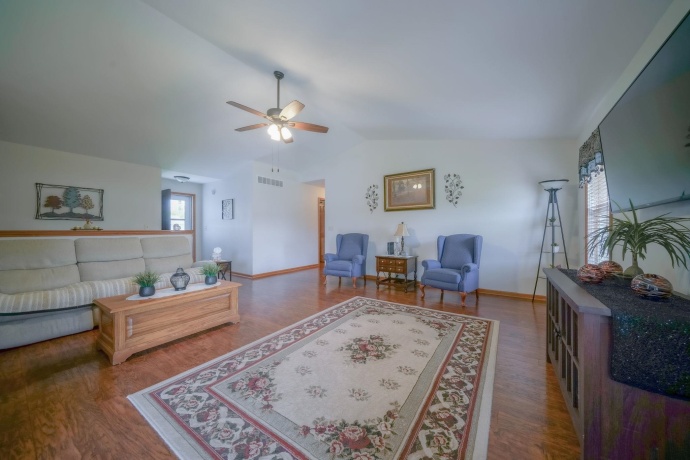 192 Prairie Moon, DAVIS JUNCTION, Illinois 61020, 3 Bedrooms Bedrooms, ,2 BathroomsBathrooms,House,For Sale,Prairie Moon,202602818