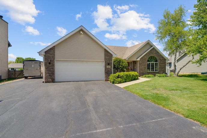 310 Shelden, WINNEBAGO, Illinois 61088, 3 Bedrooms Bedrooms, ,2 BathroomsBathrooms,House,For Sale,Shelden,202602826