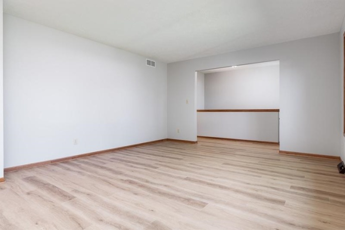 984 Rockhampton, ROCKFORD, Illinois 61102, 3 Bedrooms Bedrooms, ,2 BathroomsBathrooms,House,For Sale,Rockhampton,202602828