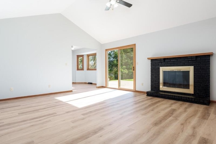 984 Rockhampton, ROCKFORD, Illinois 61102, 3 Bedrooms Bedrooms, ,2 BathroomsBathrooms,House,For Sale,Rockhampton,202602828