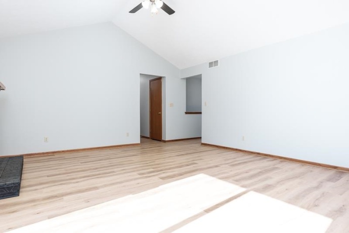 984 Rockhampton, ROCKFORD, Illinois 61102, 3 Bedrooms Bedrooms, ,2 BathroomsBathrooms,House,For Sale,Rockhampton,202602828