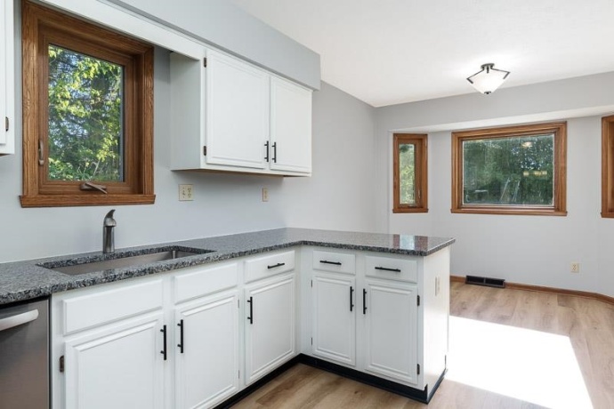 984 Rockhampton, ROCKFORD, Illinois 61102, 3 Bedrooms Bedrooms, ,2 BathroomsBathrooms,House,For Sale,Rockhampton,202602828