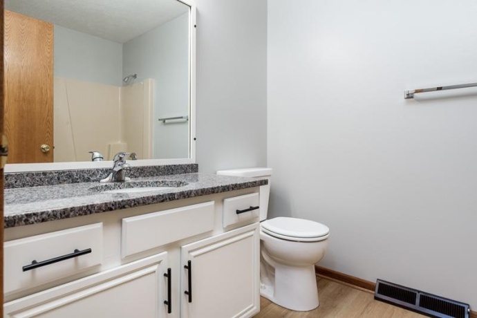 984 Rockhampton, ROCKFORD, Illinois 61102, 3 Bedrooms Bedrooms, ,2 BathroomsBathrooms,House,For Sale,Rockhampton,202602828