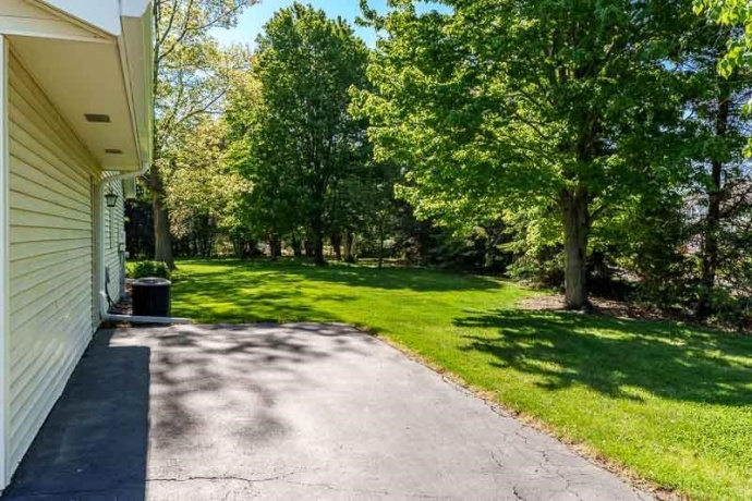 984 Rockhampton, ROCKFORD, Illinois 61102, 3 Bedrooms Bedrooms, ,2 BathroomsBathrooms,House,For Sale,Rockhampton,202602828