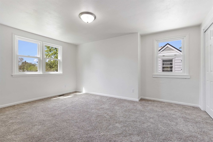 1904 Pearl, ROCKFORD, Illinois 61103, 4 Bedrooms Bedrooms, ,2 BathroomsBathrooms,House,For Sale,Pearl,202602829