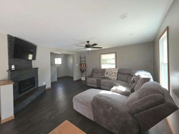 102 State, MOUNT CARROLL, Illinois 61053, 4 Bedrooms Bedrooms, ,2 BathroomsBathrooms,House,For Sale,State,202602831