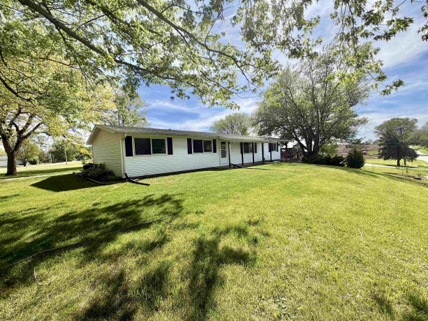 320 Benton, MOUNT CARROLL, Illinois 61053, 3 Bedrooms Bedrooms, ,1 BathroomBathrooms,House,For Sale,Benton,202602834