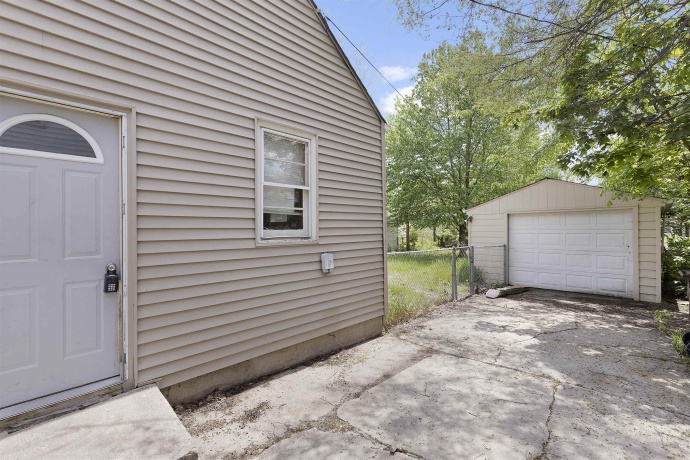 2412 MIDWAY, ROCKFORD, Illinois 61103, 3 Bedrooms Bedrooms, ,1 BathroomBathrooms,House,For Sale,MIDWAY,202602838