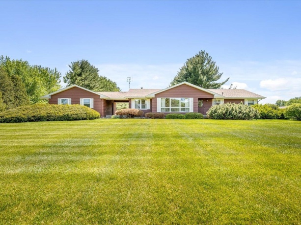 9640 Cunningham, WINNEBAGO, Illinois 61088, 3 Bedrooms Bedrooms, ,1 BathroomBathrooms,House,For Sale,Cunningham,202602839