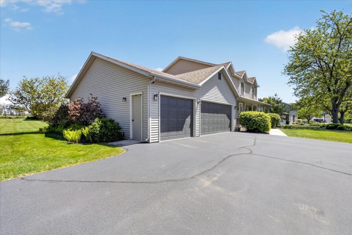12117 Whispering Winds, ROSCOE, Illinois 61073, 4 Bedrooms Bedrooms, ,3 BathroomsBathrooms,House,For Sale,Whispering Winds,202602842