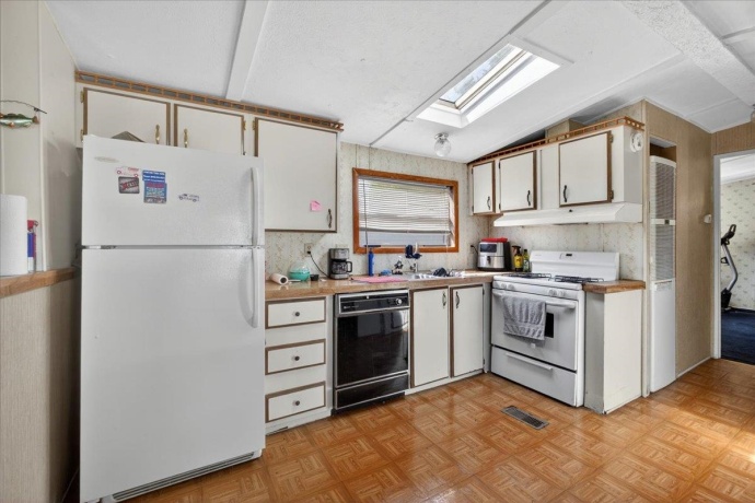 501 Lindenwood, BELVIDERE, Illinois 61008, 2 Bedrooms Bedrooms, ,2 BathroomsBathrooms,House,For Sale,Lindenwood,202602852