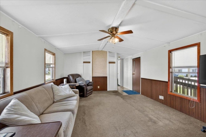 501 Lindenwood, BELVIDERE, Illinois 61008, 2 Bedrooms Bedrooms, ,2 BathroomsBathrooms,House,For Sale,Lindenwood,202602852