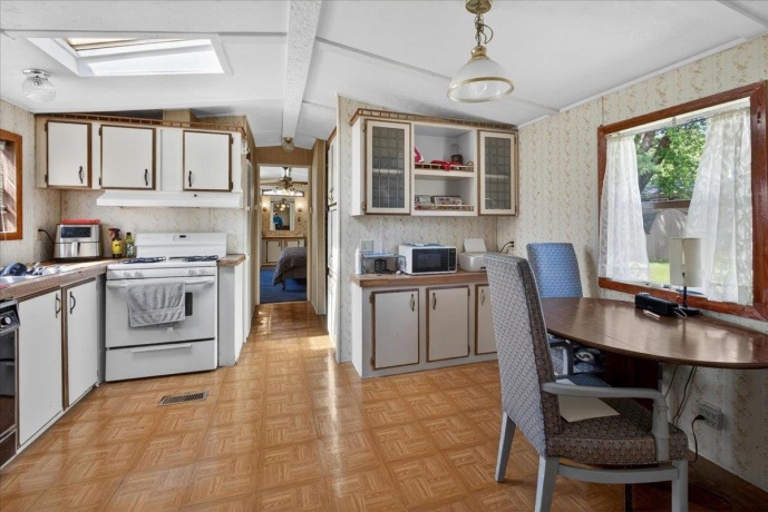 501 Lindenwood, BELVIDERE, Illinois 61008, 2 Bedrooms Bedrooms, ,2 BathroomsBathrooms,House,For Sale,Lindenwood,202602852