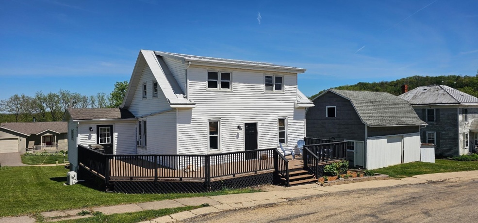 133 Washington, ELIZABETH, Illinois 61028, 3 Bedrooms Bedrooms, ,1 BathroomBathrooms,House,For Sale,Washington,202602853