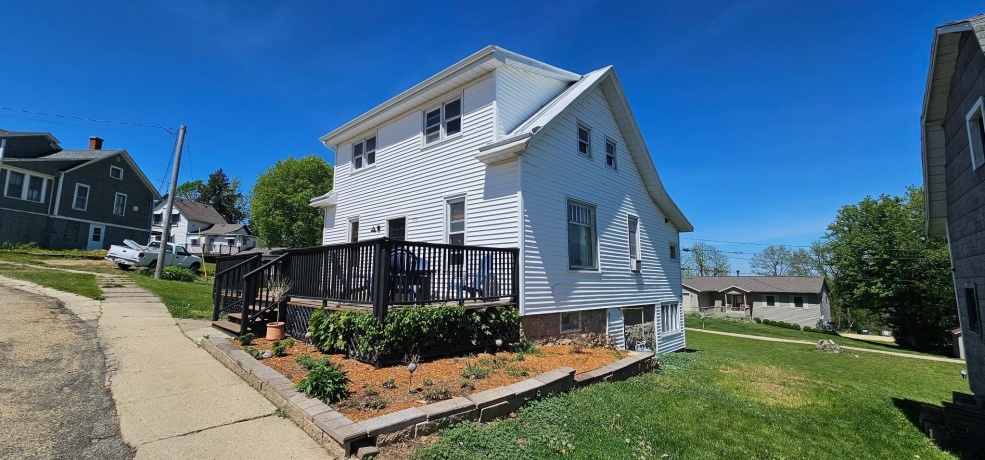 133 Washington, ELIZABETH, Illinois 61028, 3 Bedrooms Bedrooms, ,1 BathroomBathrooms,House,For Sale,Washington,202602853