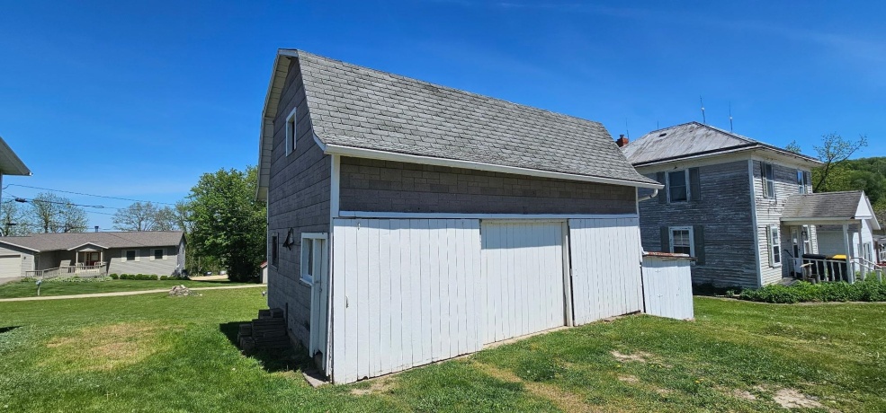133 Washington, ELIZABETH, Illinois 61028, 3 Bedrooms Bedrooms, ,1 BathroomBathrooms,House,For Sale,Washington,202602853