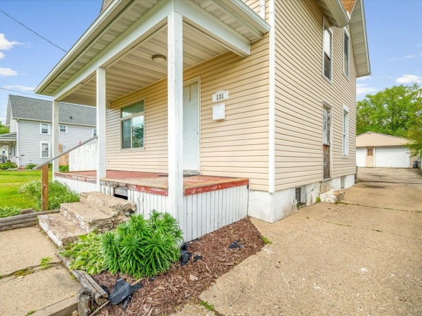 131 8th, SOUTH BELOIT, Illinois 61080, 2 Bedrooms Bedrooms, ,1 BathroomBathrooms,House,For Sale,8th,202602857