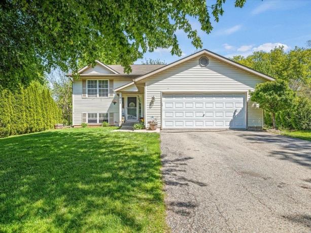 302 Picadilly, POPLAR GROVE, Illinois 61065, 3 Bedrooms Bedrooms, ,2 BathroomsBathrooms,House,For Sale,Picadilly,202602859