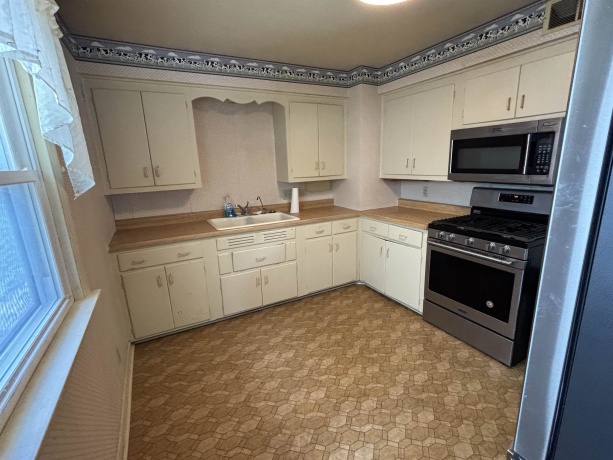 2024 Cumberland, ROCKFORD, Illinois 61103, 2 Bedrooms Bedrooms, ,1 BathroomBathrooms,House,For Sale,Cumberland,202602864
