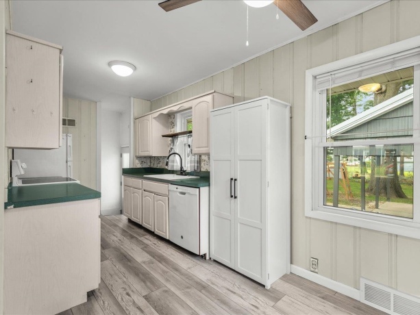 404 9th, OREGON, Illinois 61061, 3 Bedrooms Bedrooms, ,1 BathroomBathrooms,House,For Sale,9th,202602876