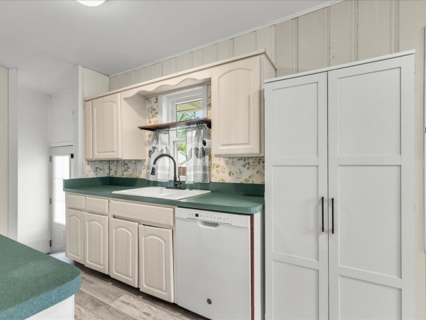 404 9th, OREGON, Illinois 61061, 3 Bedrooms Bedrooms, ,1 BathroomBathrooms,House,For Sale,9th,202602876