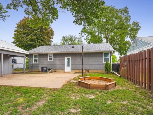 404 9th, OREGON, Illinois 61061, 3 Bedrooms Bedrooms, ,1 BathroomBathrooms,House,For Sale,9th,202602876