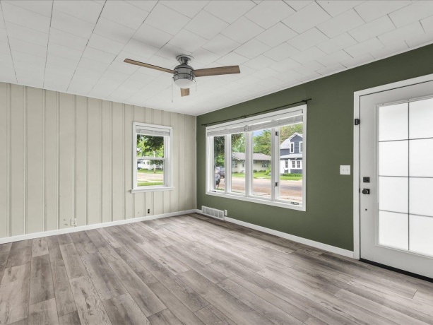 404 9th, OREGON, Illinois 61061, 3 Bedrooms Bedrooms, ,1 BathroomBathrooms,House,For Sale,9th,202602876