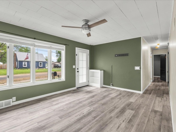 404 9th, OREGON, Illinois 61061, 3 Bedrooms Bedrooms, ,1 BathroomBathrooms,House,For Sale,9th,202602876