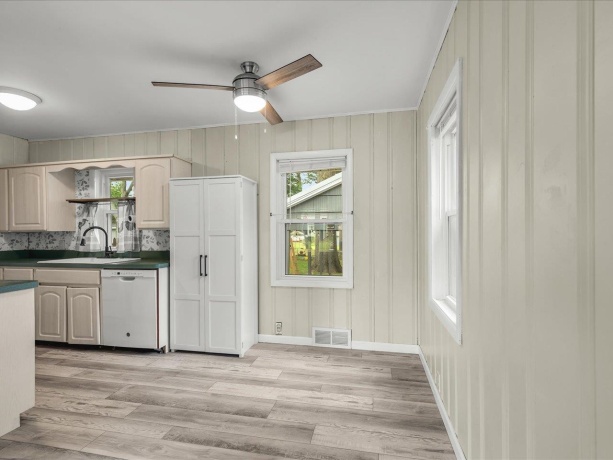 404 9th, OREGON, Illinois 61061, 3 Bedrooms Bedrooms, ,1 BathroomBathrooms,House,For Sale,9th,202602876