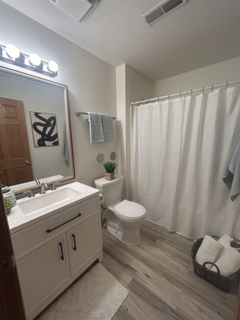 6334 Oak Crest, LOVES PARK, Illinois 61111, 2 Bedrooms Bedrooms, ,2 BathroomsBathrooms,Condominium,For Sale,Oak Crest,202602880