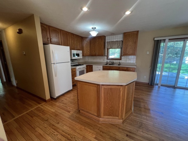 637 NORTH PRAIRIE, ROCKTON, Illinois 61072, 3 Bedrooms Bedrooms, ,2 BathroomsBathrooms,House,For Sale,NORTH PRAIRIE,202602882