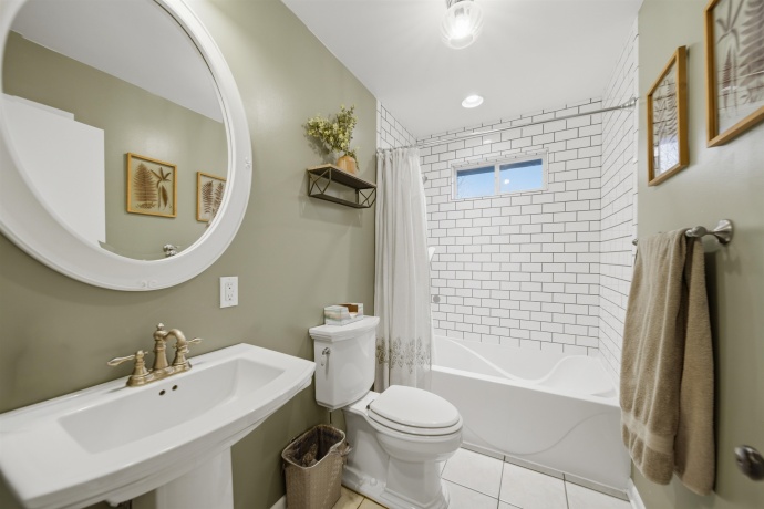 613 Garden Walk, DIXON, Illinois 61021, 3 Bedrooms Bedrooms, ,2 BathroomsBathrooms,House,For Sale,Garden Walk,202602884