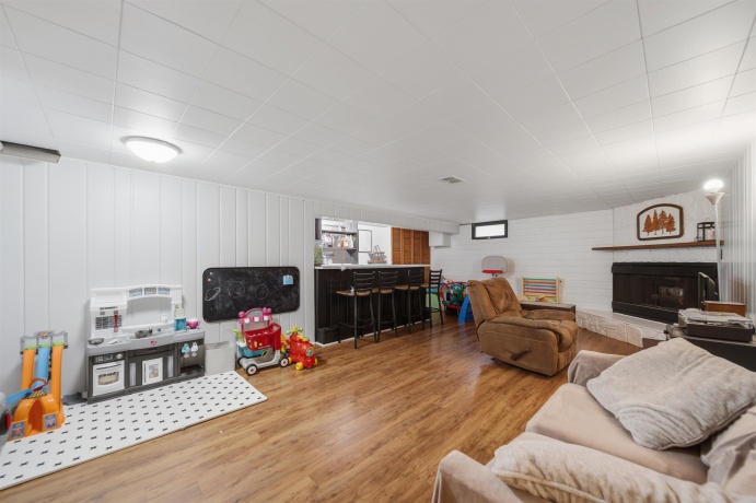 613 Garden Walk, DIXON, Illinois 61021, 3 Bedrooms Bedrooms, ,2 BathroomsBathrooms,House,For Sale,Garden Walk,202602884
