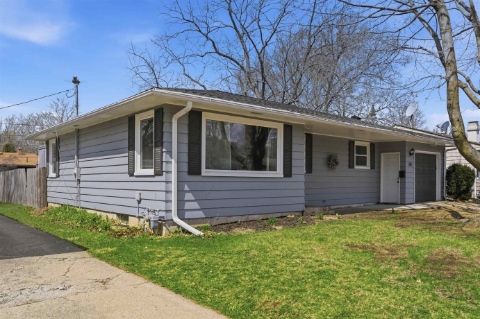 613 Garden Walk, DIXON, Illinois 61021, 3 Bedrooms Bedrooms, ,2 BathroomsBathrooms,House,For Sale,Garden Walk,202602884