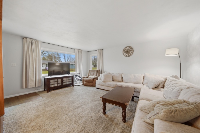 613 Garden Walk, DIXON, Illinois 61021, 3 Bedrooms Bedrooms, ,2 BathroomsBathrooms,House,For Sale,Garden Walk,202602884