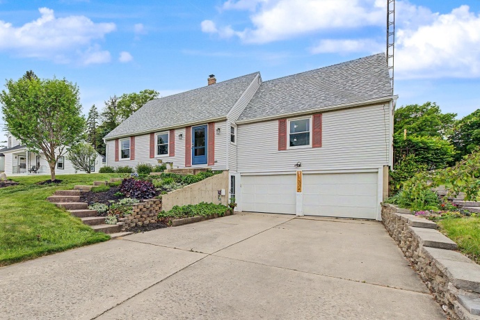 1334 Blackhawk, FREEPORT, Illinois 61032, 4 Bedrooms Bedrooms, ,2 BathroomsBathrooms,House,For Sale,Blackhawk,202602503