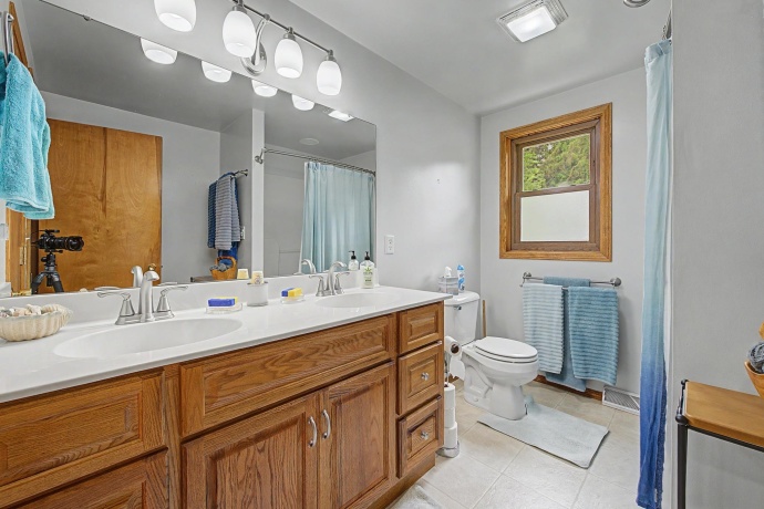 1334 Blackhawk, FREEPORT, Illinois 61032, 4 Bedrooms Bedrooms, ,2 BathroomsBathrooms,House,For Sale,Blackhawk,202602503
