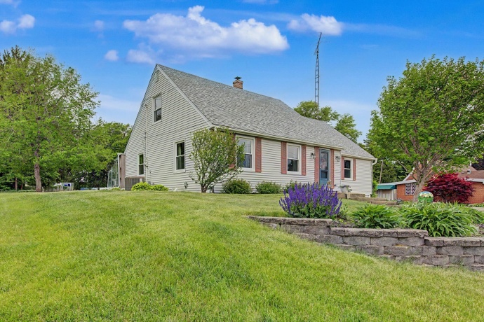 1334 Blackhawk, FREEPORT, Illinois 61032, 4 Bedrooms Bedrooms, ,2 BathroomsBathrooms,House,For Sale,Blackhawk,202602503