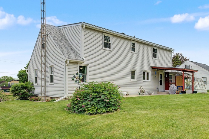1334 Blackhawk, FREEPORT, Illinois 61032, 4 Bedrooms Bedrooms, ,2 BathroomsBathrooms,House,For Sale,Blackhawk,202602503