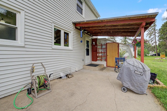 1334 Blackhawk, FREEPORT, Illinois 61032, 4 Bedrooms Bedrooms, ,2 BathroomsBathrooms,House,For Sale,Blackhawk,202602503