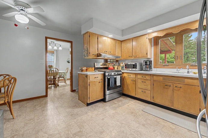 1334 Blackhawk, FREEPORT, Illinois 61032, 4 Bedrooms Bedrooms, ,2 BathroomsBathrooms,House,For Sale,Blackhawk,202602503