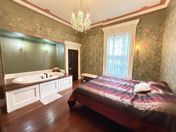 1004 Park, GALENA, Illinois 61036, 8 Bedrooms Bedrooms, ,8 BathroomsBathrooms,House,For Sale,Park,202602888