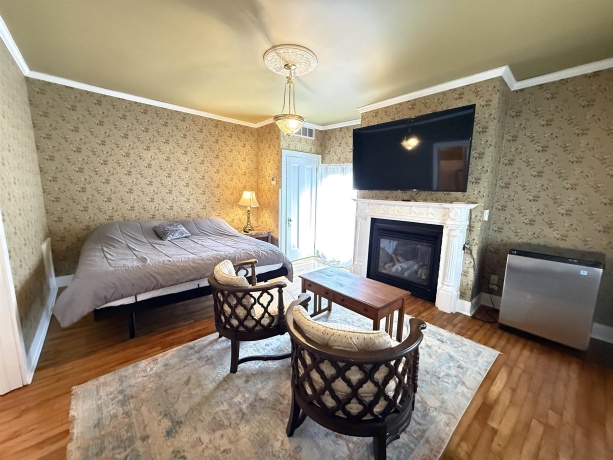1004 Park, GALENA, Illinois 61036, 8 Bedrooms Bedrooms, ,8 BathroomsBathrooms,House,For Sale,Park,202602888