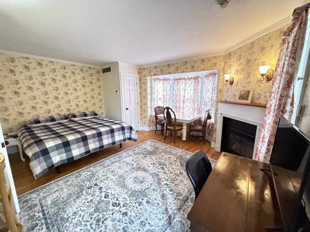 1004 Park, GALENA, Illinois 61036, 8 Bedrooms Bedrooms, ,8 BathroomsBathrooms,House,For Sale,Park,202602888